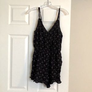American Eagle flowy tie back romper